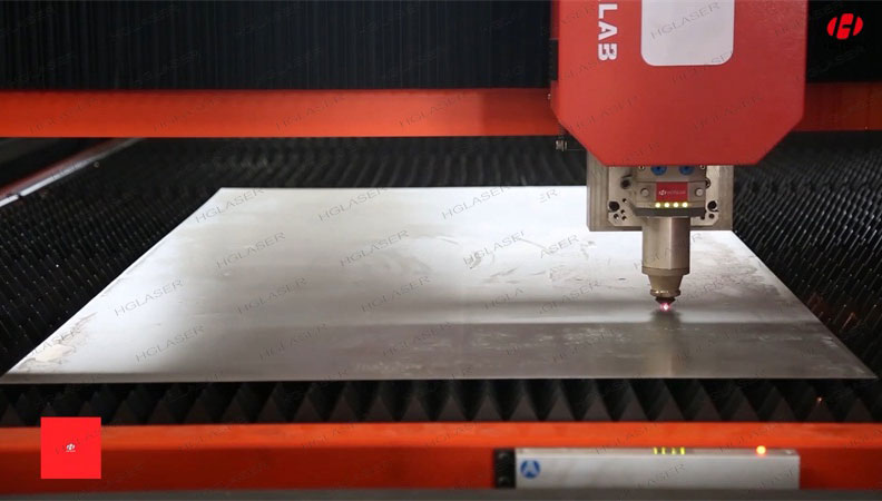 床身為整體焊接結構，橫梁為鑄鋁件，均經(jīng)多次時效處理，動態(tài)響應好。