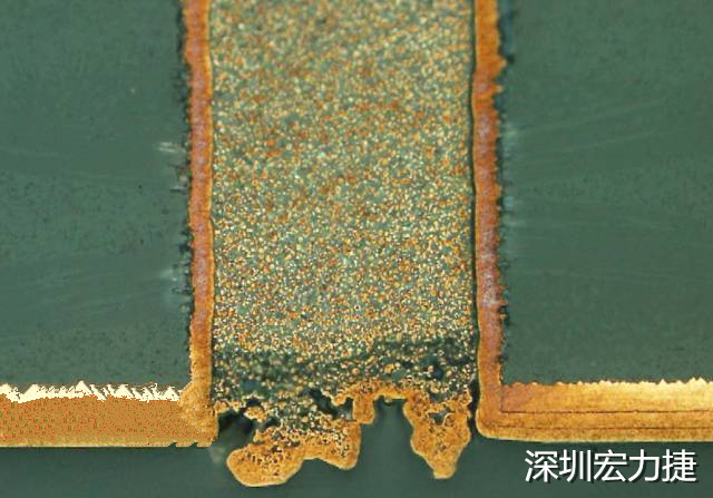 PCB設計之導電孔塞孔工藝 導電孔Via hole又名導通孔，為了達到客戶要求，導通孔必須塞孔，經(jīng)過大量的實踐，改變傳統(tǒng)的鋁片塞孔工藝，用白網(wǎng)完成板面阻焊與塞孔。生產(chǎn)穩(wěn)定，質量可靠。